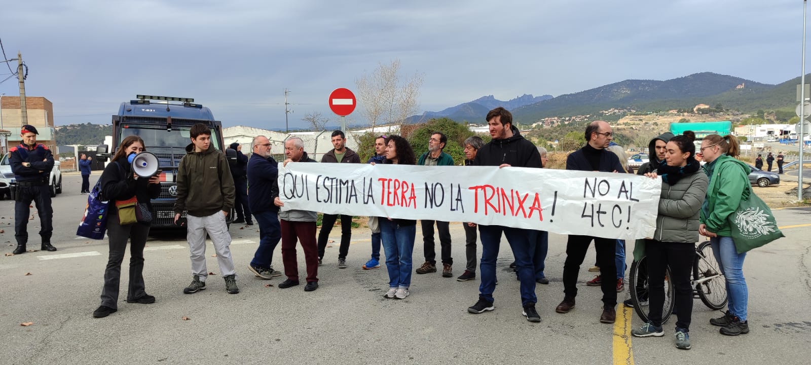 Protesta contra la inauguració del Quart Cinturó–Ronda Nord–B-40